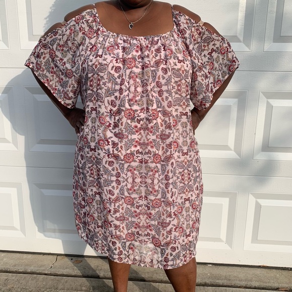 bailey blue Dresses & Skirts - 🎉HP🎉😍🌸 Pink Floral Cold Shoulder Dress